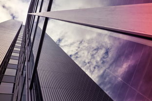 开云体育视频直播-多彩赛场：未来足球场的多元化设计理念，足球场地建设创新做法